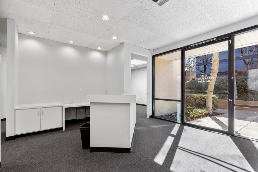 23117 Plaza Pointe Dr, Laguna Hills, CA for sale - Interior Photo - Image 2 of 20