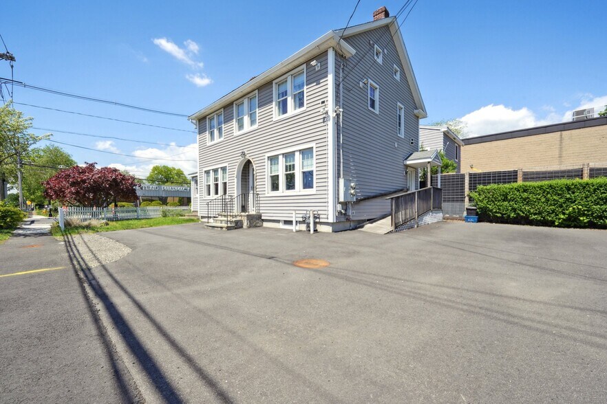 189 East Ave, Norwalk, CT à vendre - Photo du bâtiment - Image 2 de 9