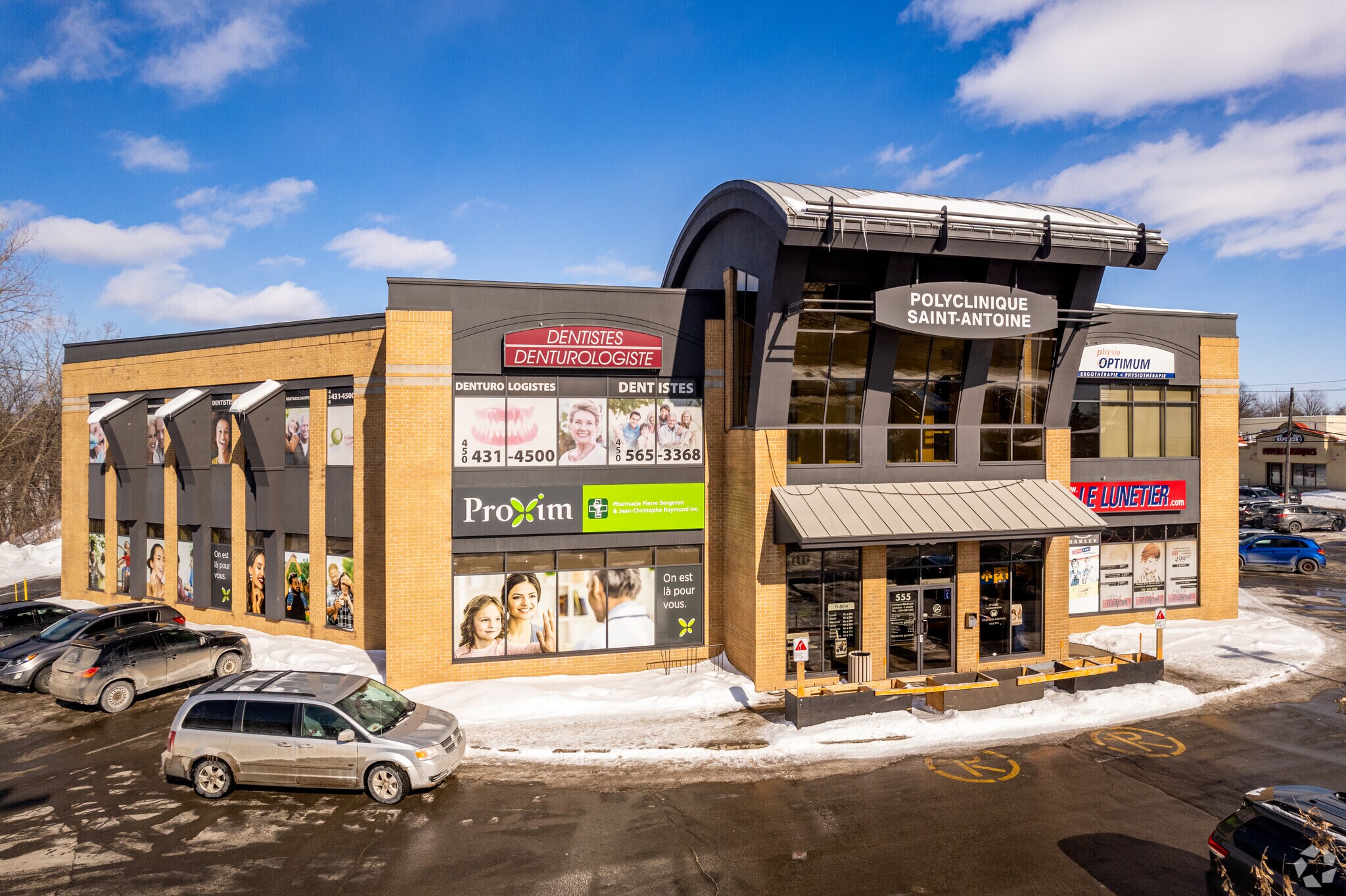 555 Boul Saint-Antoine, St-Jérôme, QC for sale Primary Photo- Image 1 of 1