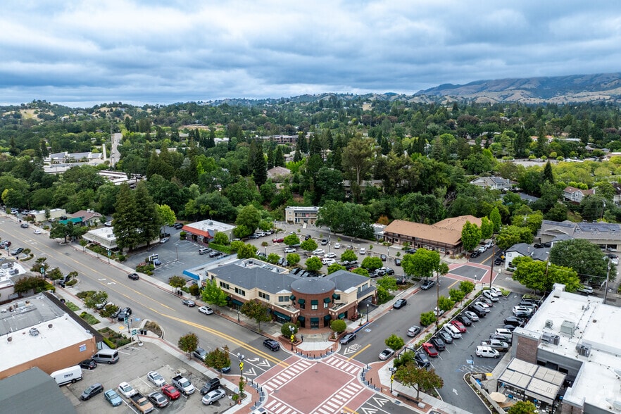 190 Hartz Ave, Danville, CA à louer - Aérien - Image 3 de 3