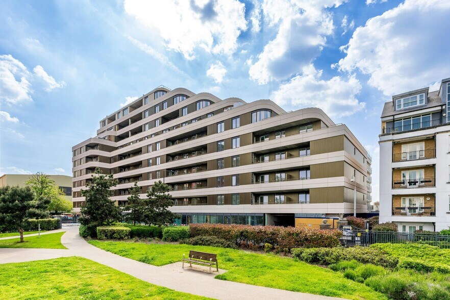 50-52 William Morris Way, Londres à louer - Photo du bâtiment - Image 2 de 4