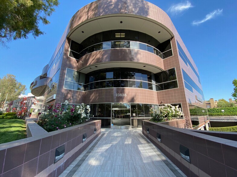 23838 Valencia Blvd, Valencia, CA à louer - Photo du bâtiment - Image 3 de 13