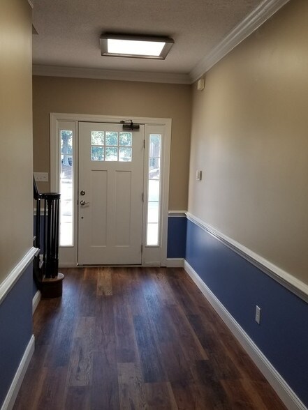 3325 Healy Dr, Winston-Salem, NC à louer - Photo du bâtiment - Image 3 de 15