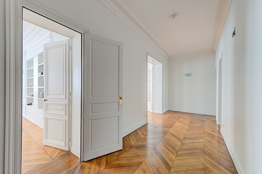 Multifamily in Paris for sale - Building Photo - Image 2 of 14