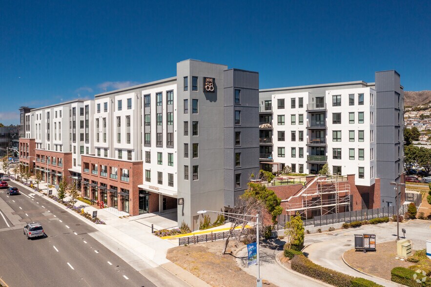 988 El Camino Real, South San Francisco, CA à louer - Photo du bâtiment - Image 3 de 29