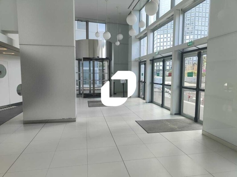Bureau dans Puteaux à louer - Hall d’entrée - Image 2 de 17