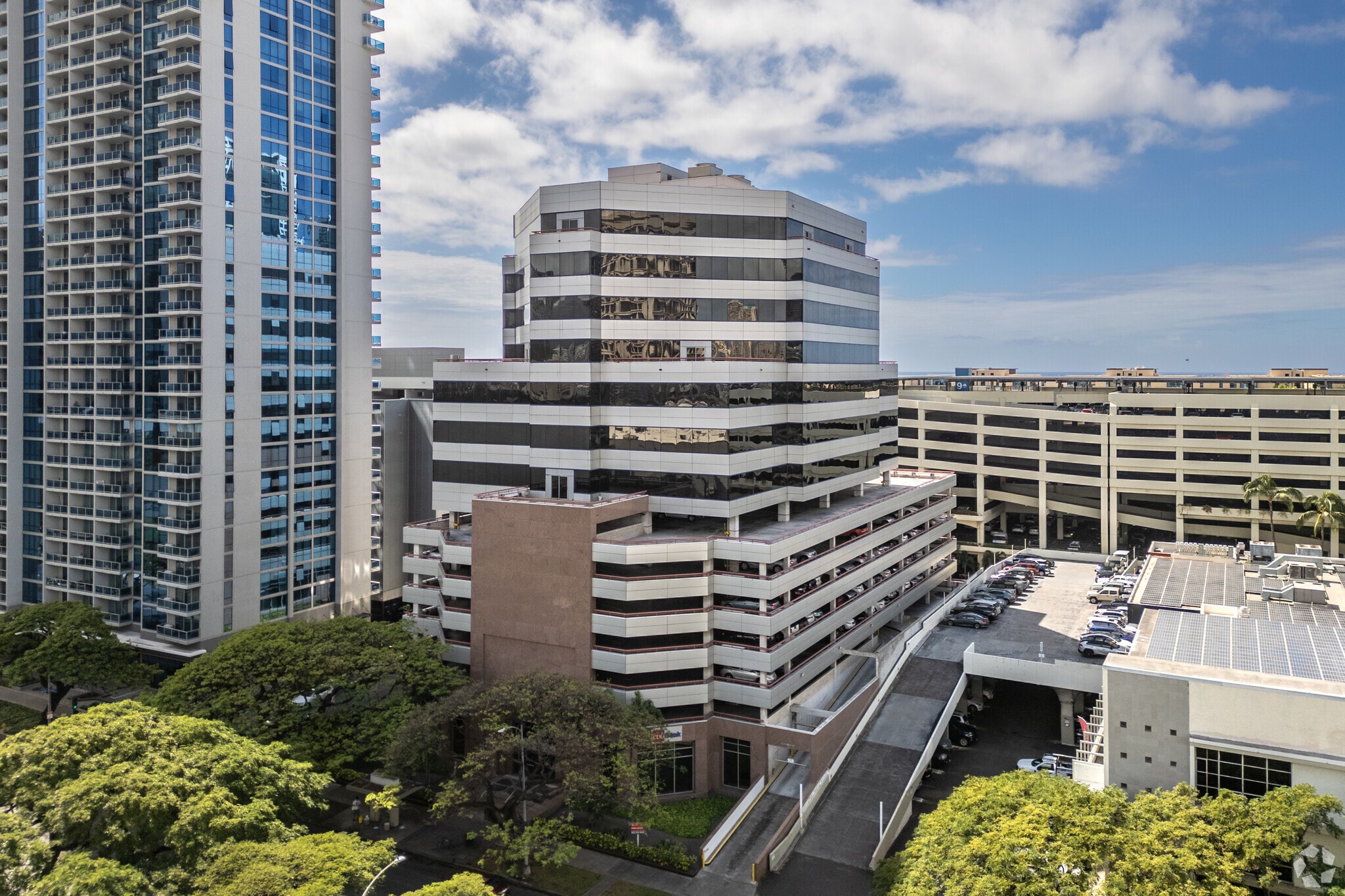 1357 Kapiolani Blvd, Honolulu, HI for lease Primary Photo- Image 1 of 8