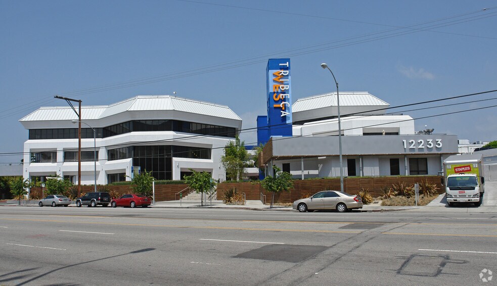 12233 W Olympic Blvd, Los Angeles, CA à louer - Photo du bâtiment - Image 2 de 11