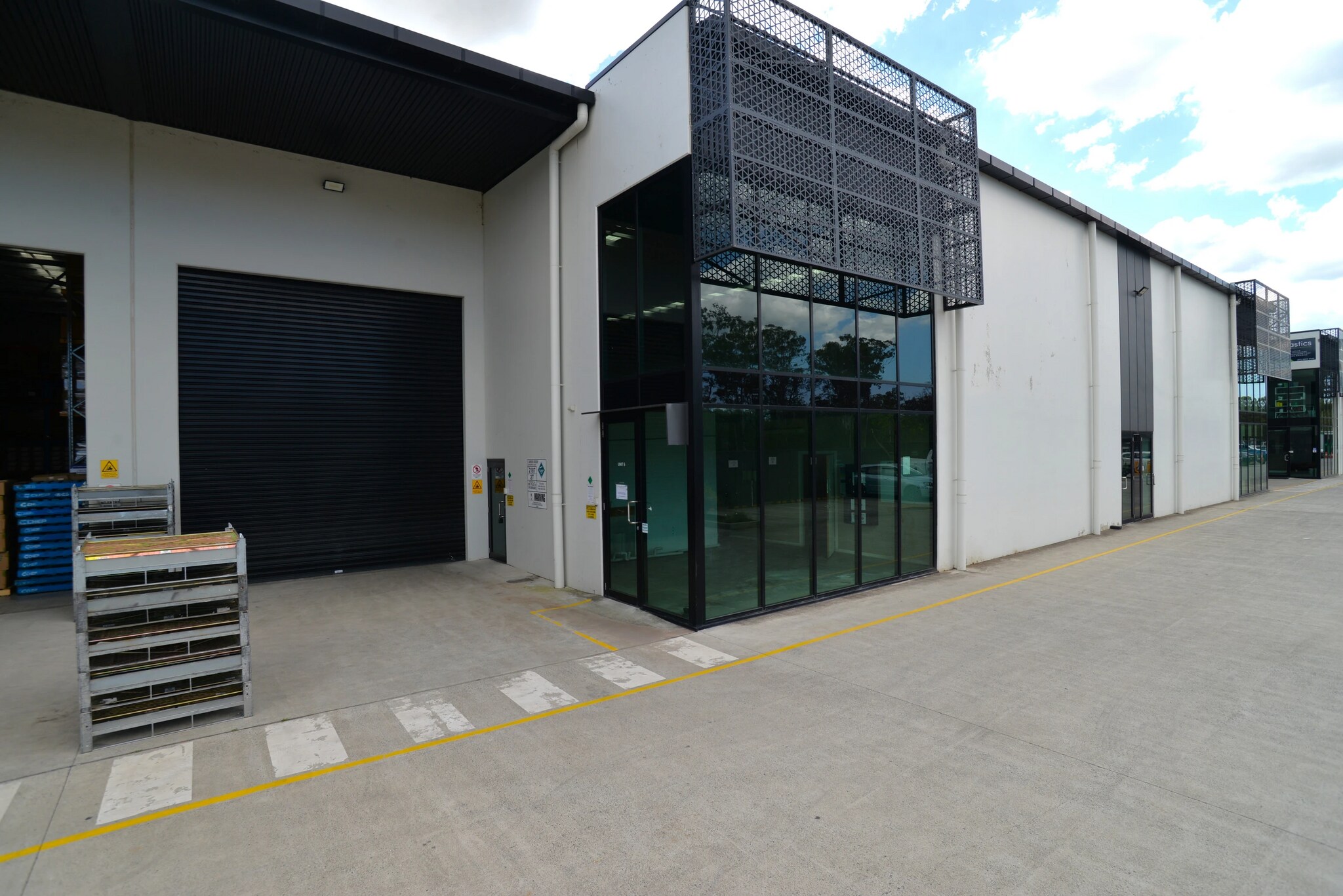 24-26 Ellerslie Rd, Meadowbrook for lease Primary Photo- Image 1 of 3