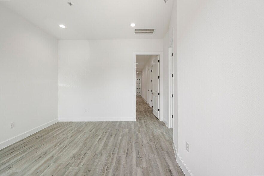 284 Ed English Dr, Shenandoah, TX à vendre - Photo intérieure - Image 3 de 58