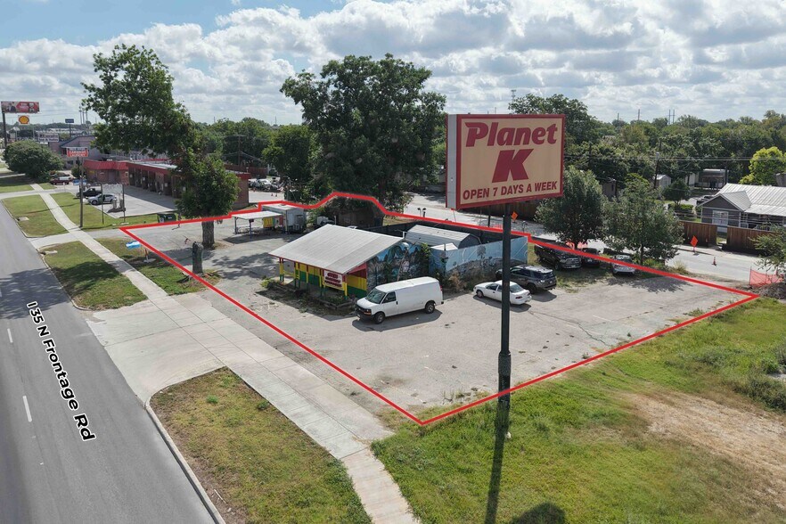 910 N Interstate 35, San Marcos, TX à vendre - Photo du bâtiment - Image 1 de 7