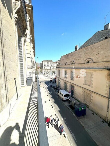 Office in Bordeaux for lease - Building Photo - Image 2 of 4