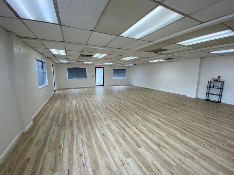 1117 Lone Palm Ave, Modesto, CA for lease - Building Photo - Image 2 of 8