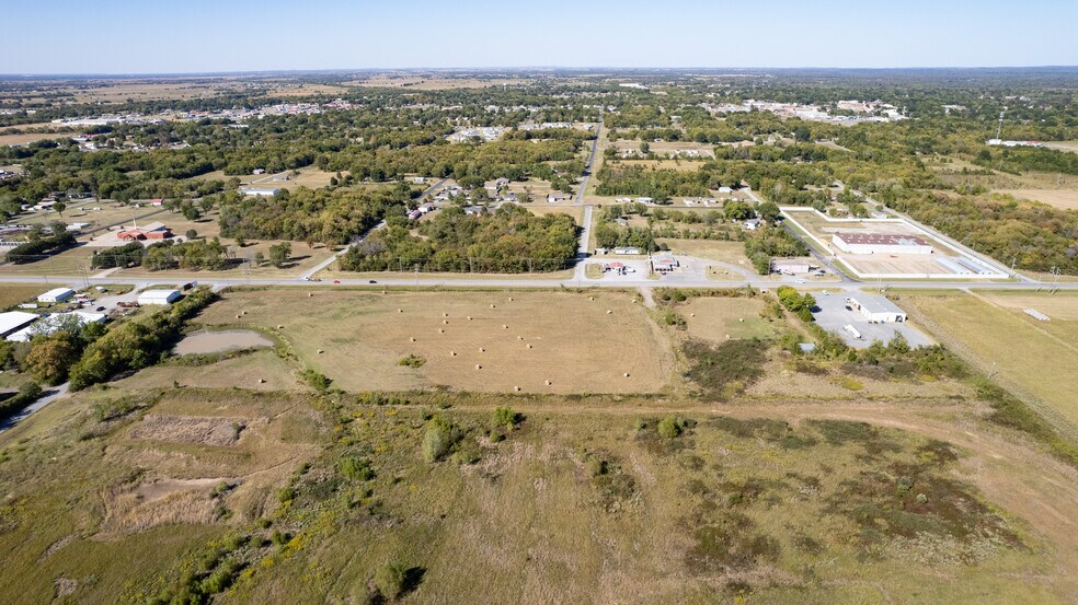 15th Street SW 15th Street -1, Wagoner, OK à vendre - Photo du bâtiment - Image 1 de 7