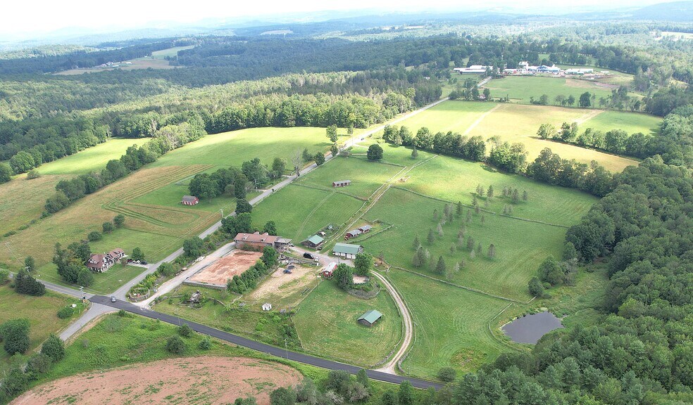 282 Shore Rd, Swan Lake, NY à vendre - Photo du bâtiment - Image 3 de 52