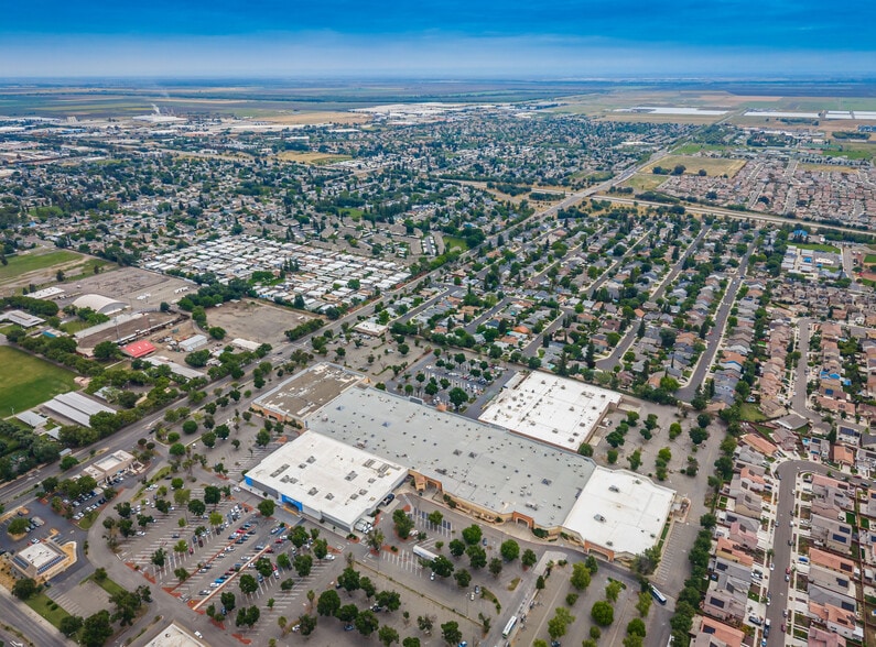 1260 E Gibson Rd, Woodland, CA for sale - Building Photo - Image 2 of 33
