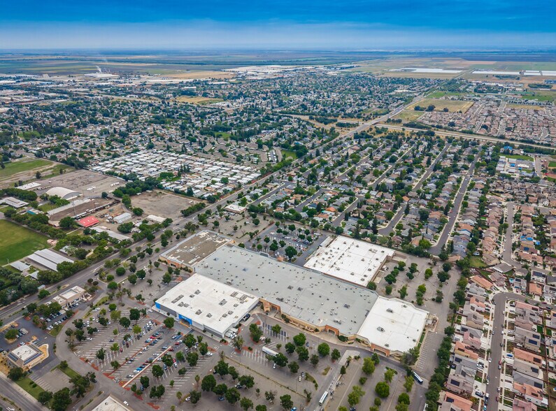 1260 E Gibson Rd, Woodland, CA à vendre - Photo du bâtiment - Image 2 de 33