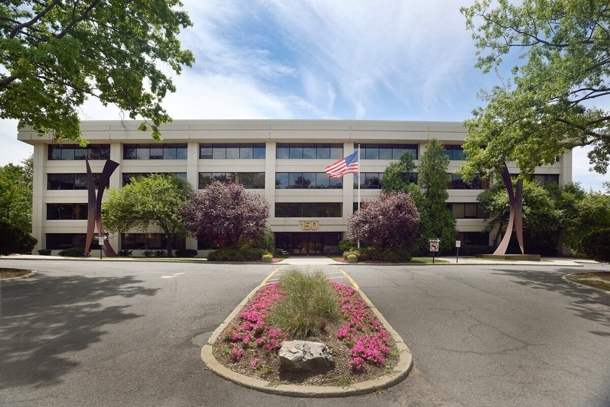 150 White Plains Rd, Tarrytown, NY à louer Photo du bâtiment- Image 1 de 3