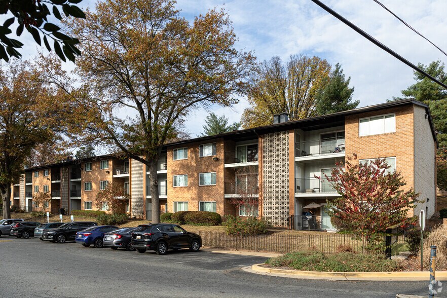 5400 Livingston Ter, Oxon Hill, MD à vendre - Photo du bâtiment - Image 1 de 27