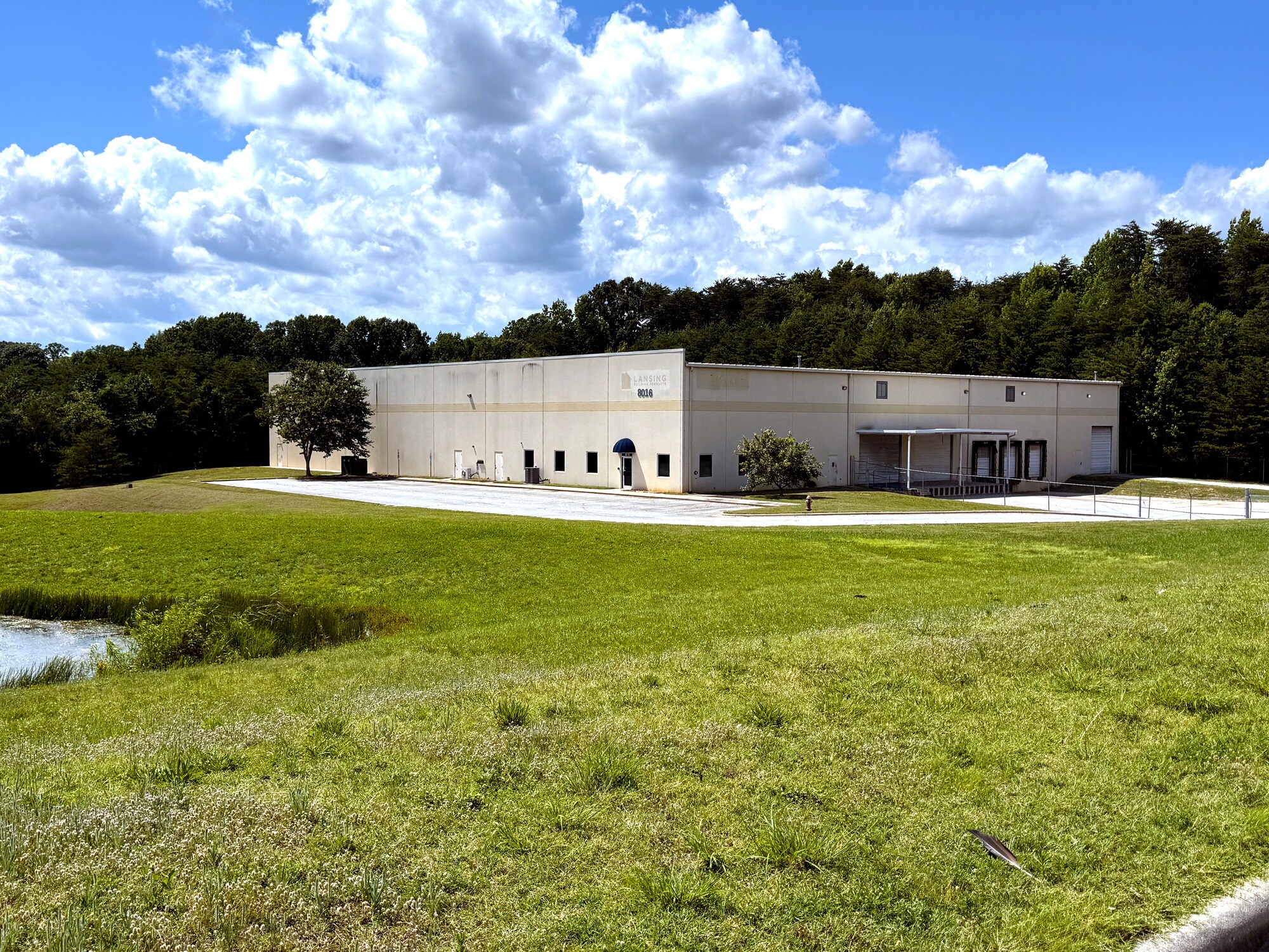 8016 Thorndike Rd, Greensboro, NC à vendre Photo du bâtiment- Image 1 de 1