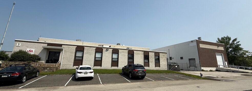 5 Horne Dr, Folcroft, PA à vendre - Photo du bâtiment - Image 3 de 10