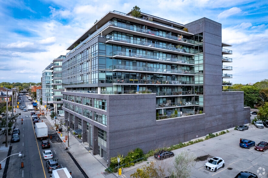 321 Carlaw Ave, Toronto, ON à vendre - Photo du bâtiment - Image 2 de 4
