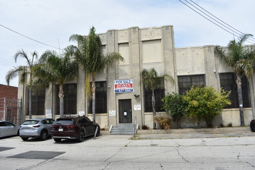851 E 60th St, Los Angeles, CA à vendre - Photo du bâtiment - Image 2 de 20