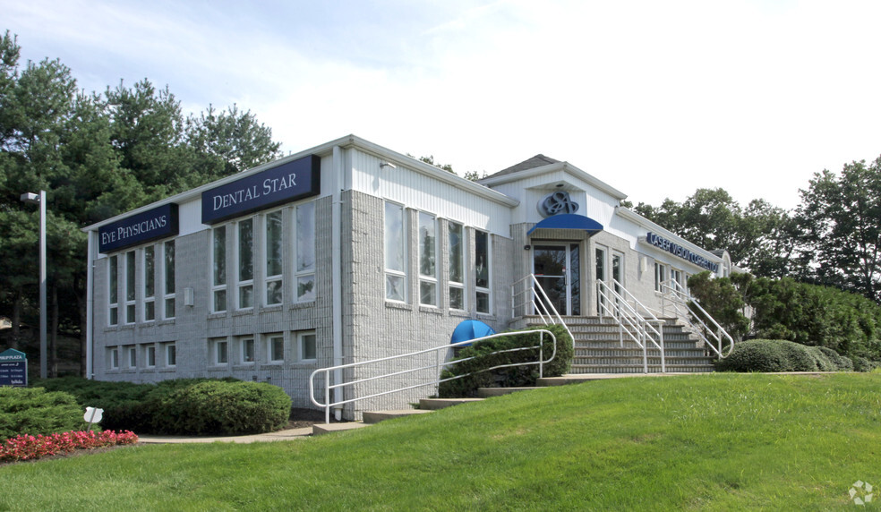 74 N Route 9, Marlboro, NJ for lease - Primary Photo - Image 1 of 19