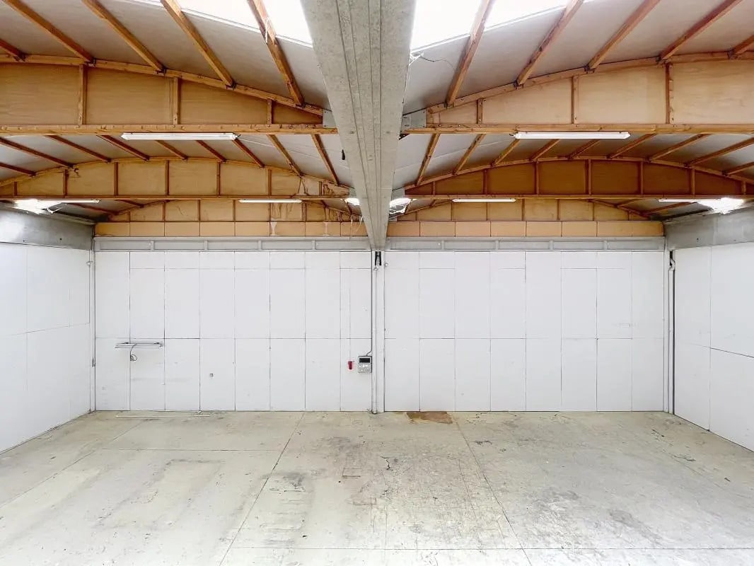 11 Chemin De L'Industrie, Dardilly for lease Interior Photo- Image 1 of 9