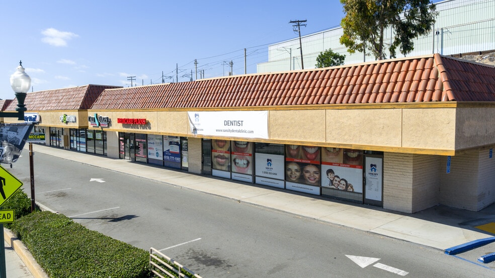 501 E San Ysidro Blvd, San Ysidro, CA for lease - Building Photo - Image 2 of 11