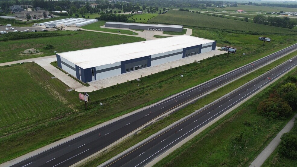 3460 Marnie Ave, Waterloo, IA à louer - Photo du bâtiment - Image 3 de 8