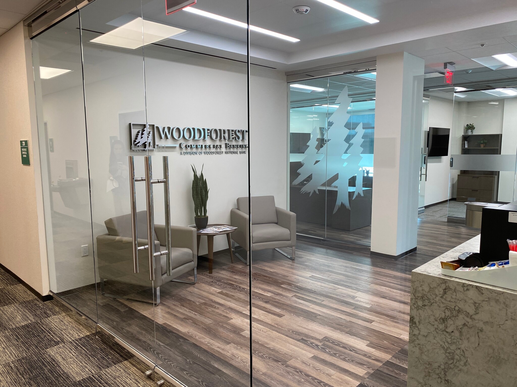 400 W Davis St, Conroe, TX for lease Interior Photo- Image 1 of 12