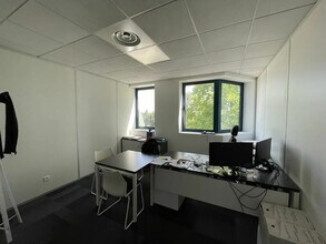 Bureau dans Saint-Genis-Laval à vendre Photo intérieure- Image 2 de 10