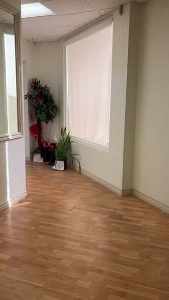 805 W Duarte Rd, Arcadia, CA à louer - Vidéo sur l’inscription commerciale - Image 2 de 11