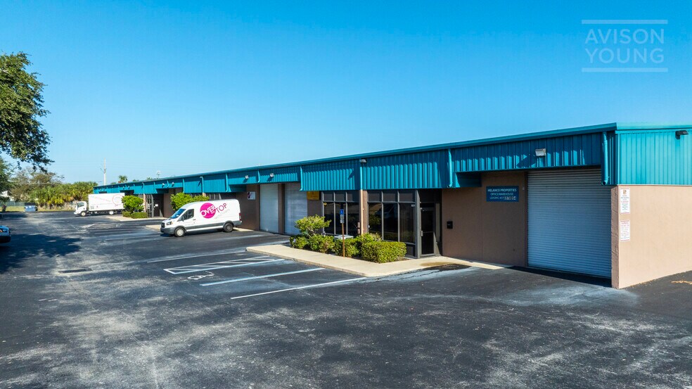 3712-3728 Vineland Rd, Orlando, FL à louer - Photo du bâtiment - Image 3 de 11