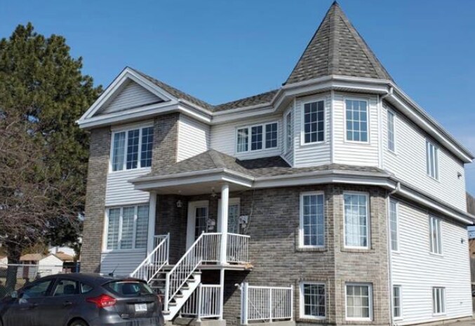 701 Montée Montrougeau, Laval, QC à vendre Photo principale- Image 1 de 1