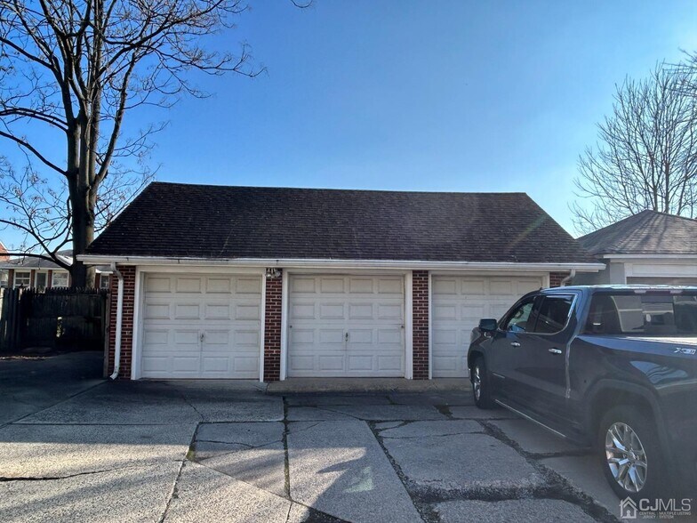 227 Main St, Woodbridge, NJ à louer - Photo du bâtiment - Image 2 de 13