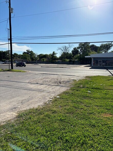 2014 Strawberry Rd, Pasadena, TX à vendre - Photo du bâtiment - Image 2 de 3