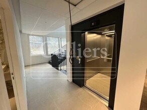 Bureau dans Ventabren à louer Photo du bâtiment- Image 1 de 7