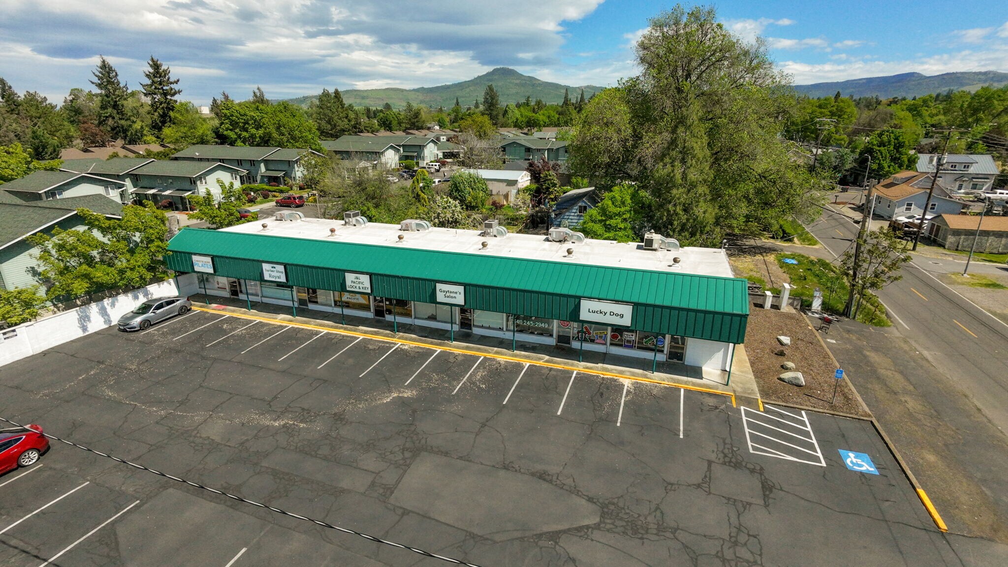 604-628 Crater Lake Ave, Medford, OR à vendre Photo principale- Image 1 de 6