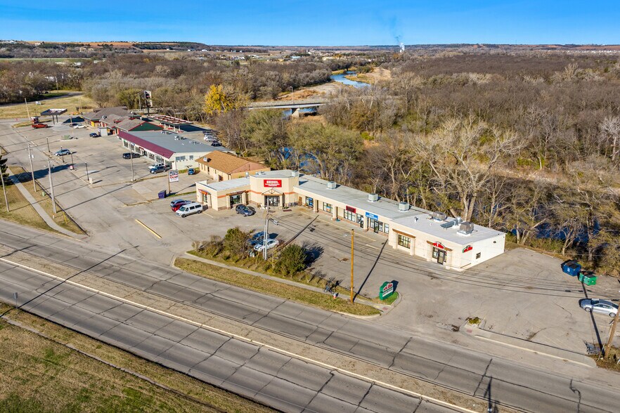 204 E Grant Ave, Junction City, KS à vendre - Photo du bâtiment - Image 2 de 22