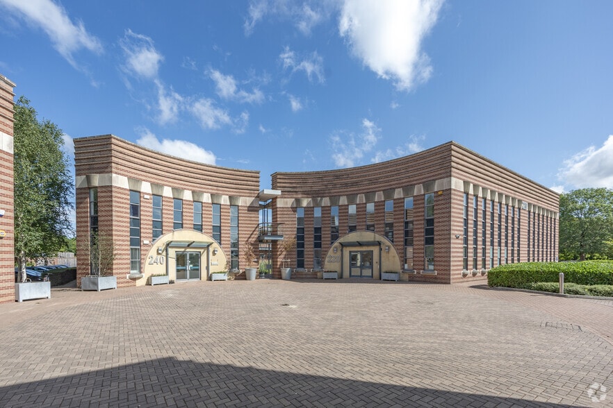 200-240 Park Ave, Almondsbury for lease - Primary Photo - Image 1 of 7