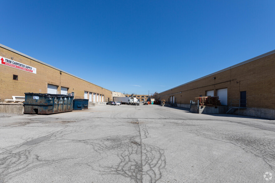 170 Brockport Dr, Toronto, ON for lease - Building Photo - Image 3 of 6