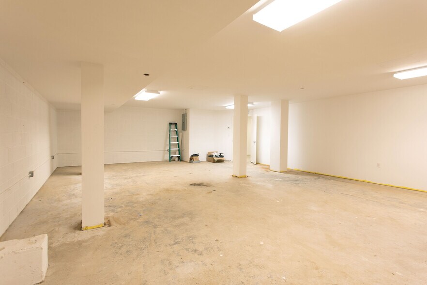 171 Henry St, New York, NY for lease - Interior Photo - Image 3 of 3