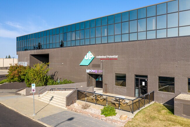 Plus de détails pour 10403 172nd St NW, Edmonton, AB - Bureau à louer