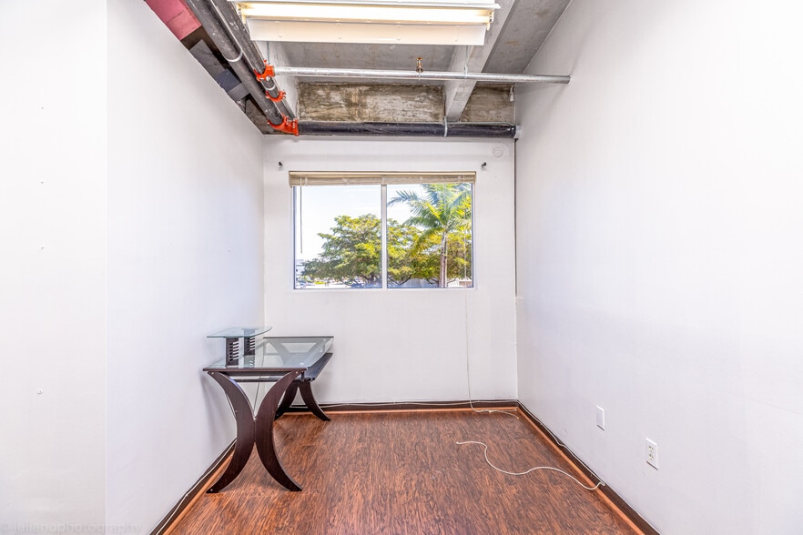 11965 SW 142nd Ter, Miami, FL for sale - Interior Photo - Image 3 of 9