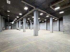 5571 Rue Paré, Montréal, QC for lease Interior Photo- Image 1 of 9