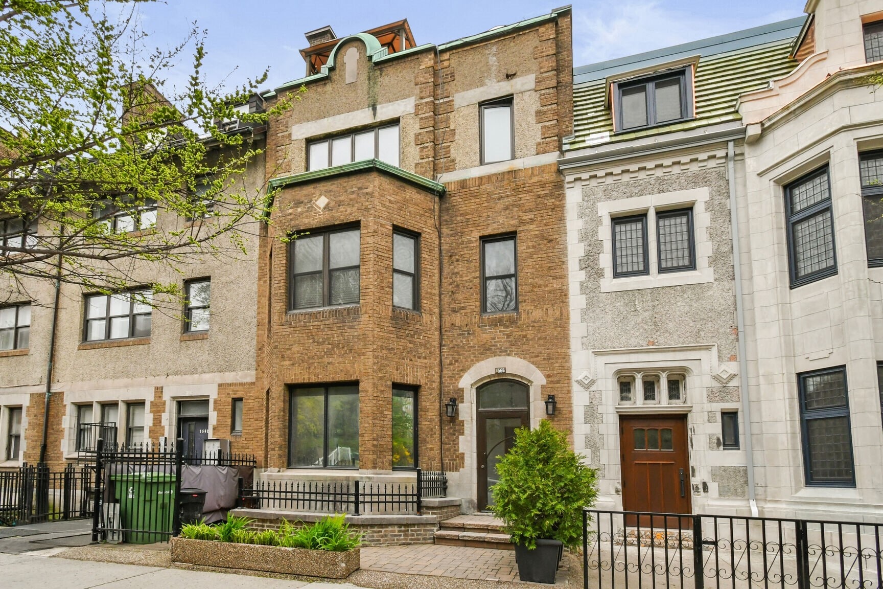 1566 Av Des Pins O, Montréal, QC for sale Primary Photo- Image 1 of 4