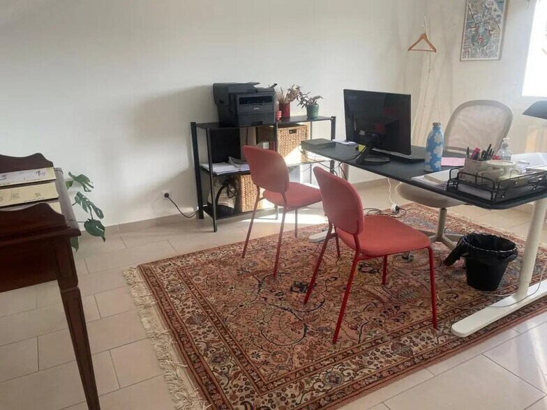 Office in Montreuil for lease - Building Photo - Image 2 of 5