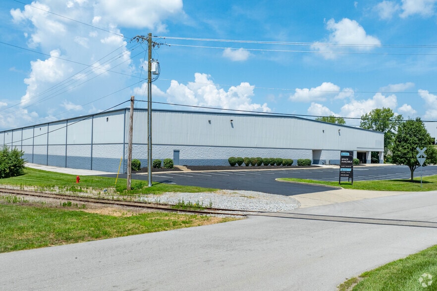 375 Northpointe Dr, Fairfield, OH for lease - Building Photo - Image 1 of 21